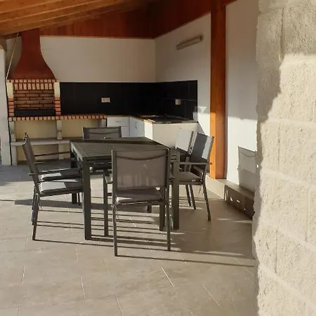 Casa Con Piscina Climatizada Y Barbacoa Vakantiehuis