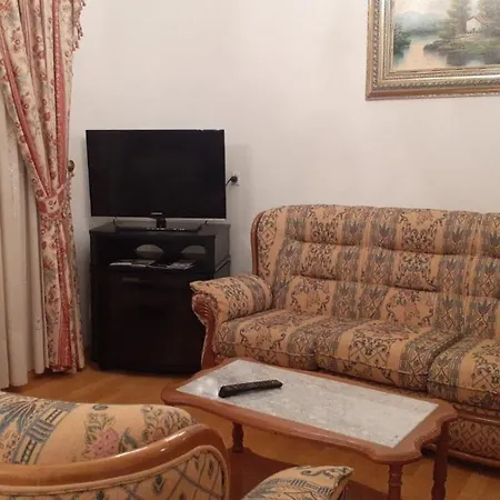 Casa Con Piscina Climatizada Y Barbacoa *