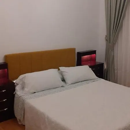 Casa Con Piscina Climatizada Y Barbacoa *