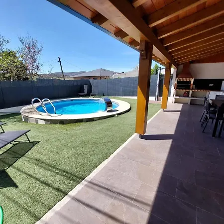 Casa Con Piscina Climatizada Y Barbacoa Vakantiehuis *