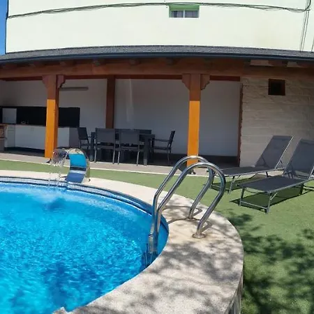Casa Con Piscina Climatizada Y Barbacoa