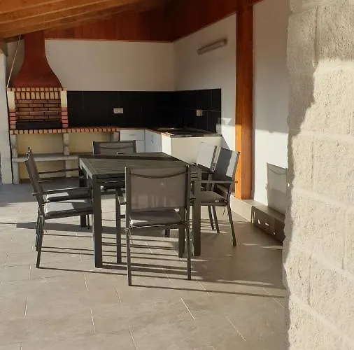 Casa Con Piscina Climatizada Y Barbacoa Nyaraló