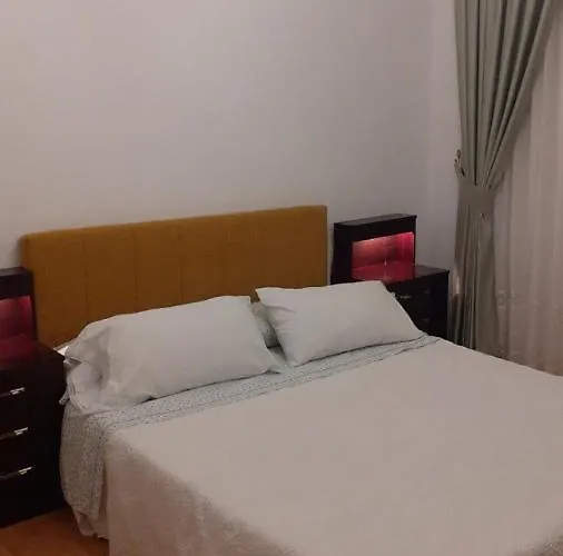 Casa Con Piscina Climatizada Y Barbacoa *