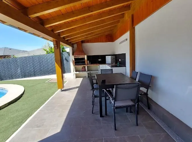 Casa Con Piscina Climatizada Y Barbacoa * Freixido